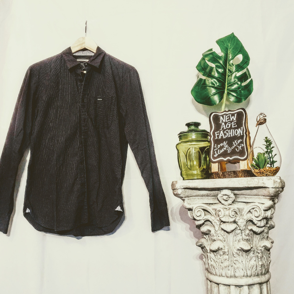 NAF SMALL RVCA BUTTON DOWN SHIRT